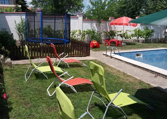 Lucy 招待所 瓦爾納