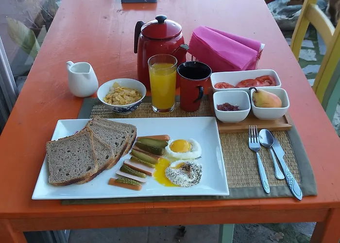 招待所 Lucy 瓦爾納